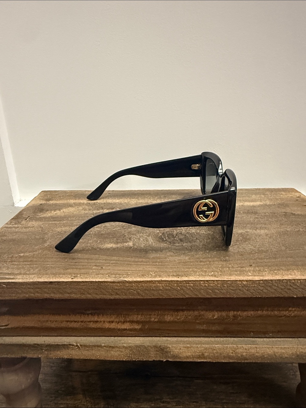 Gucci GG0141SN 001 Oversized Square Sunglasses - Black - Good Condition - Picture 5 of 9